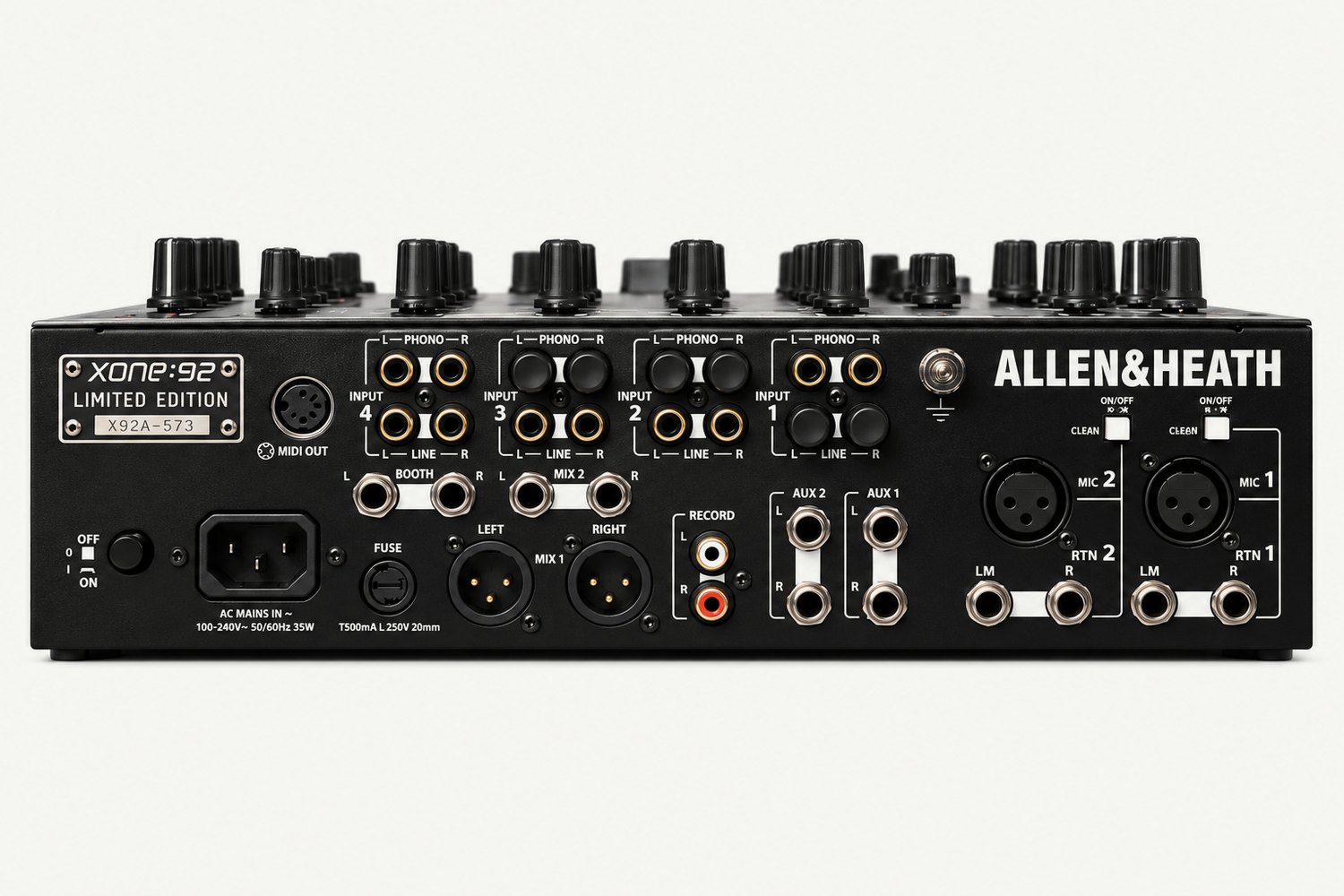 Panel trasero de la Xone:92 Limited Edition: entradas phono y línea de los cuatro canales, salidas Mix 1 XLR, Mix 2 y Booth, envíos auxiliares, micrófonos XLR y salida MIDI